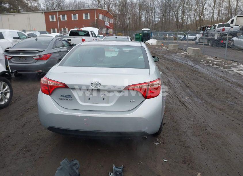 Photo 16 of 2018 Toyota Corolla LE (VIN 2T1BURHEXJC007756)