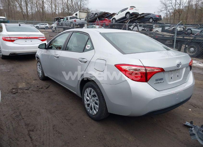 Photo 3 of 2018 Toyota Corolla LE (VIN 2T1BURHEXJC007756)