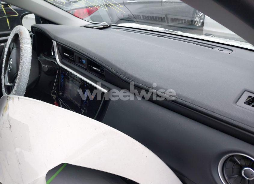 Photo 5 of 2018 Toyota Corolla LE (VIN 2T1BURHEXJC007756)