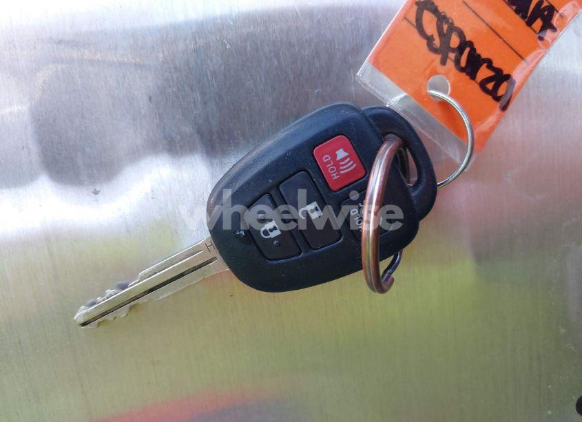 Photo 11 of 2018 Toyota Corolla SE (VIN 2T1BURHEXJC014934)