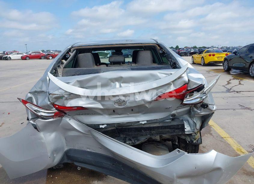 Photo 16 of 2018 Toyota Corolla SE (VIN 2T1BURHEXJC014934)