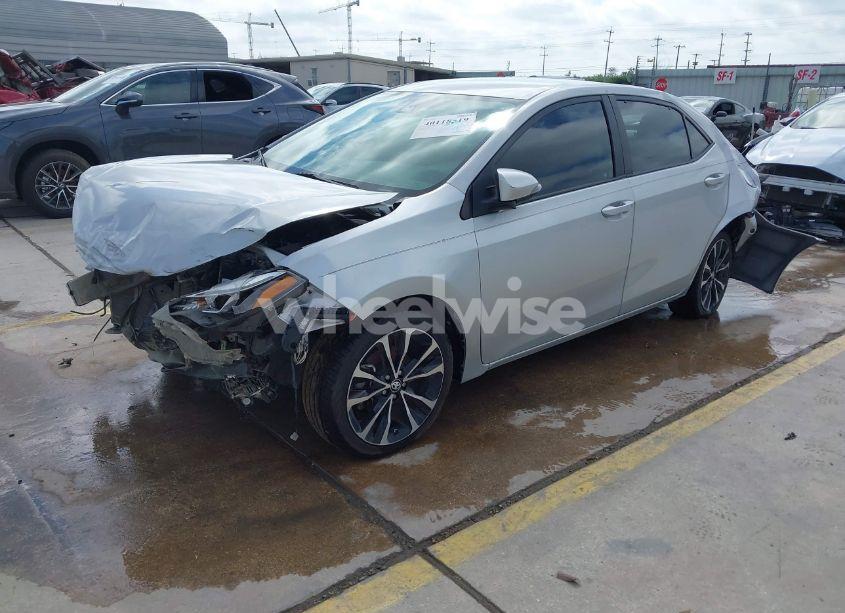 Photo 2 of 2018 Toyota Corolla SE (VIN 2T1BURHEXJC014934)