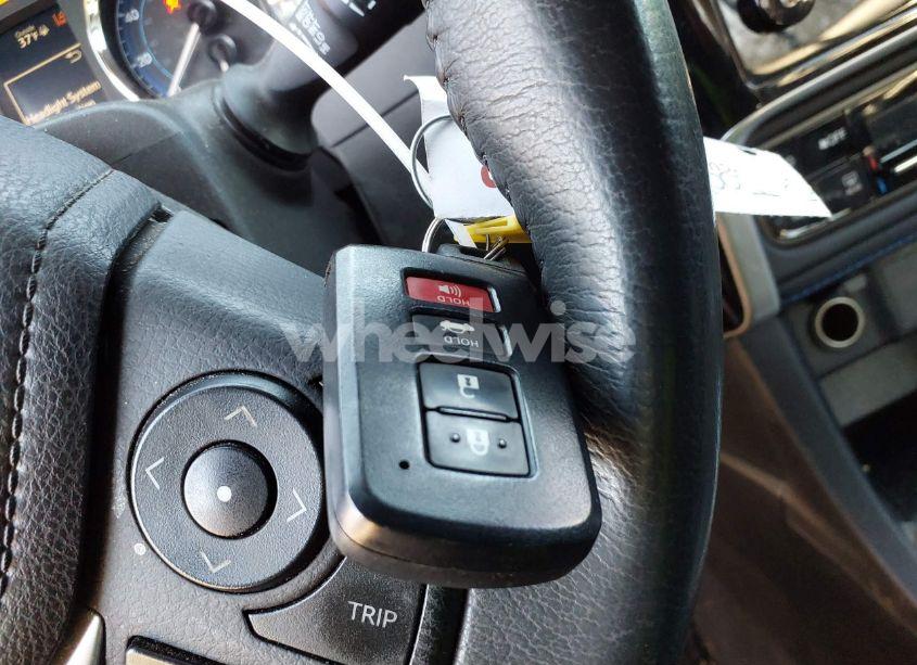 Photo 11 of 2018 Toyota Corolla SE (VIN 2T1BURHEXJC015856)