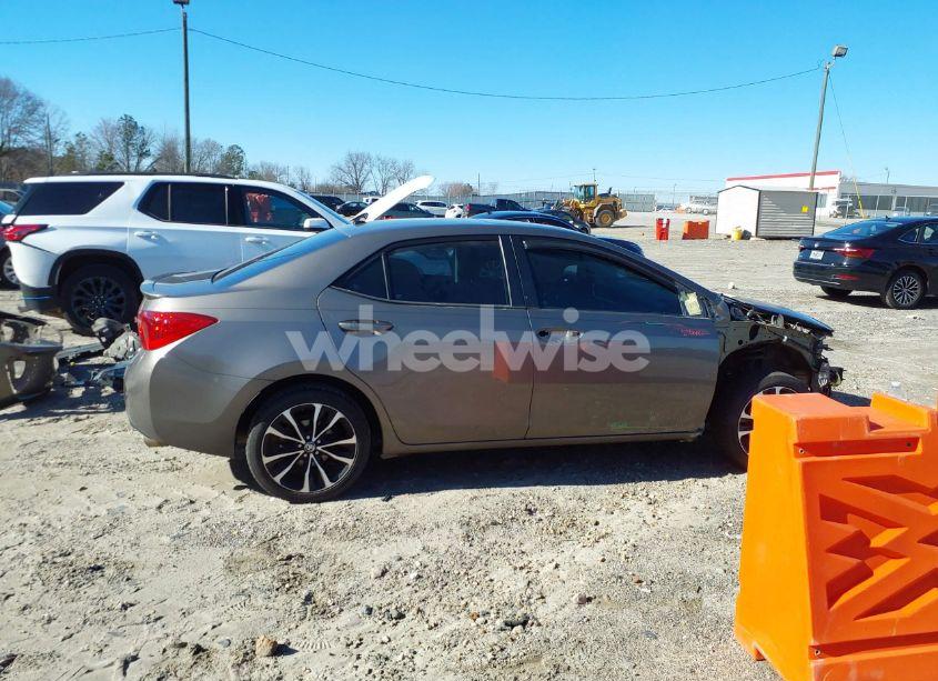 Photo 14 of 2018 Toyota Corolla SE (VIN 2T1BURHEXJC015856)