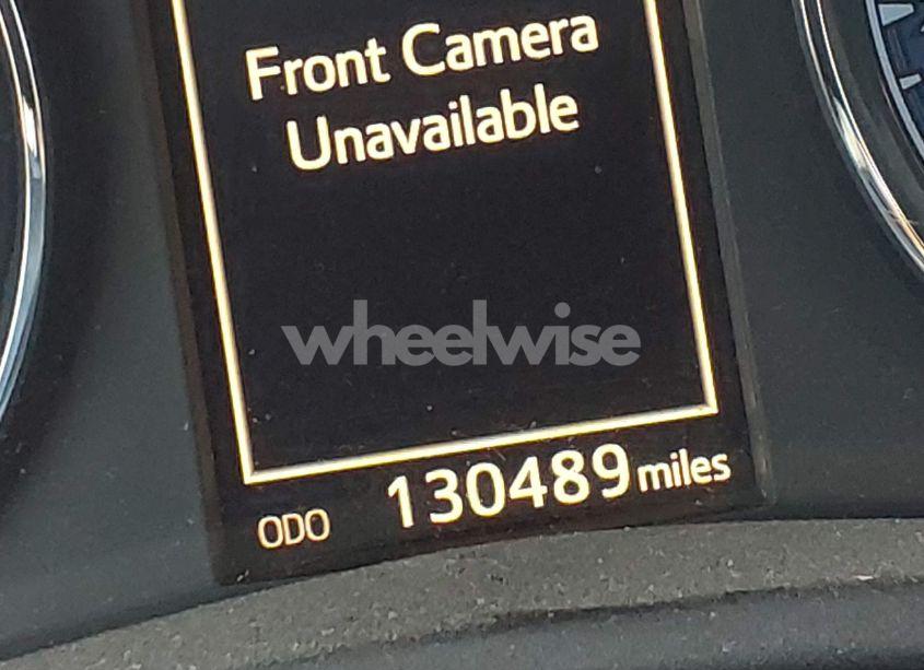 Photo 16 of 2018 Toyota Corolla SE (VIN 2T1BURHEXJC015856)