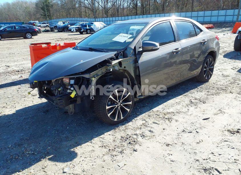 Photo 2 of 2018 Toyota Corolla SE (VIN 2T1BURHEXJC015856)