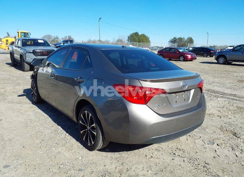 Photo 3 of 2018 Toyota Corolla SE (VIN 2T1BURHEXJC015856)