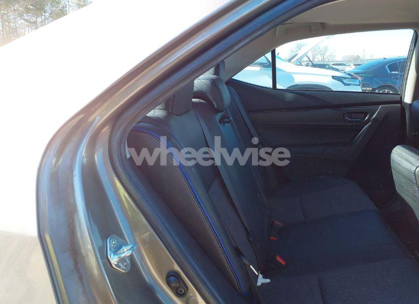 Photo 8 of 2018 Toyota Corolla SE (VIN 2T1BURHEXJC015856)