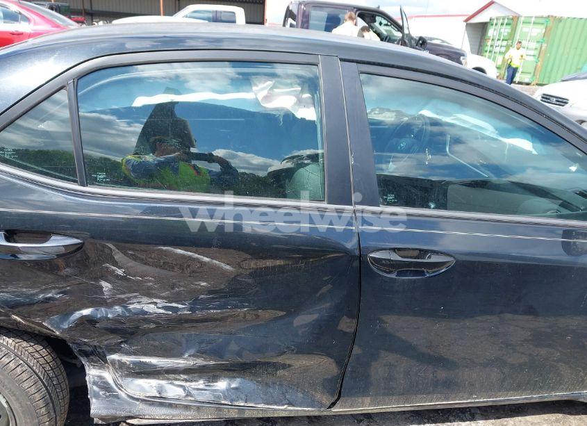 Photo 13 of 2018 Toyota Corolla LE (VIN 2T1BURHEXJC024475)