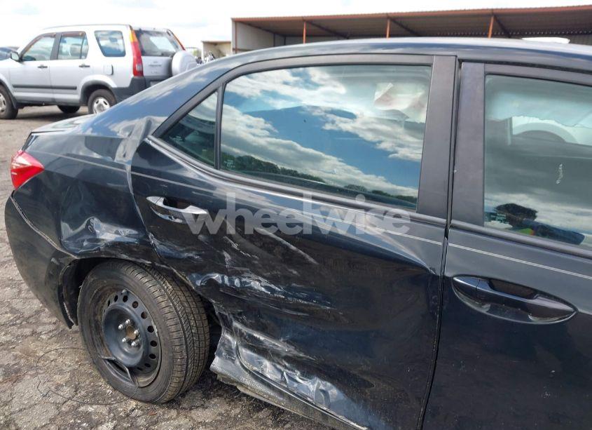 Photo 19 of 2018 Toyota Corolla LE (VIN 2T1BURHEXJC024475)