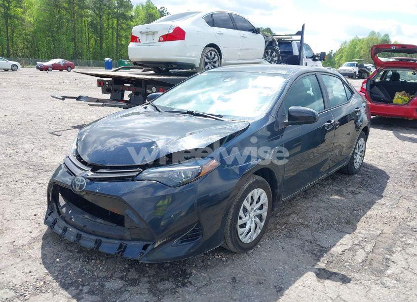 Photo 2 of 2018 Toyota Corolla LE (VIN 2T1BURHEXJC024475)