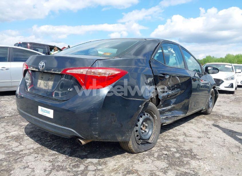 Photo 4 of 2018 Toyota Corolla LE (VIN 2T1BURHEXJC024475)