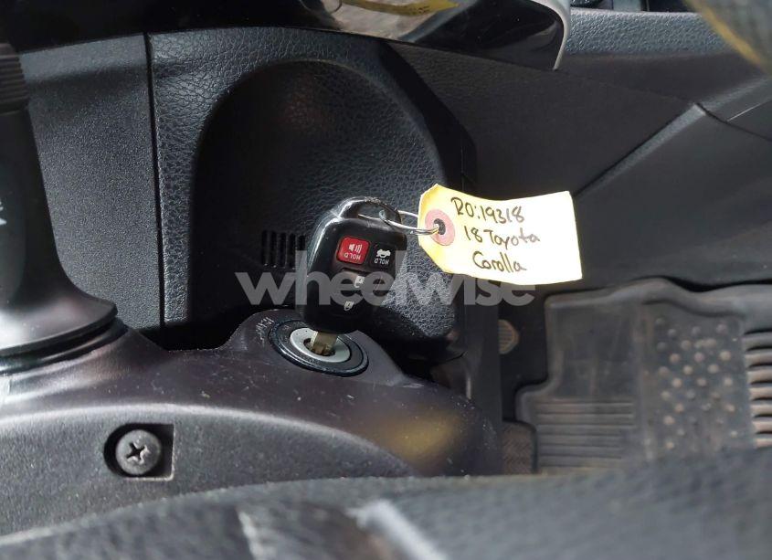 Photo 11 of 2018 Toyota Corolla LE (VIN 2T1BURHEXJC031295)