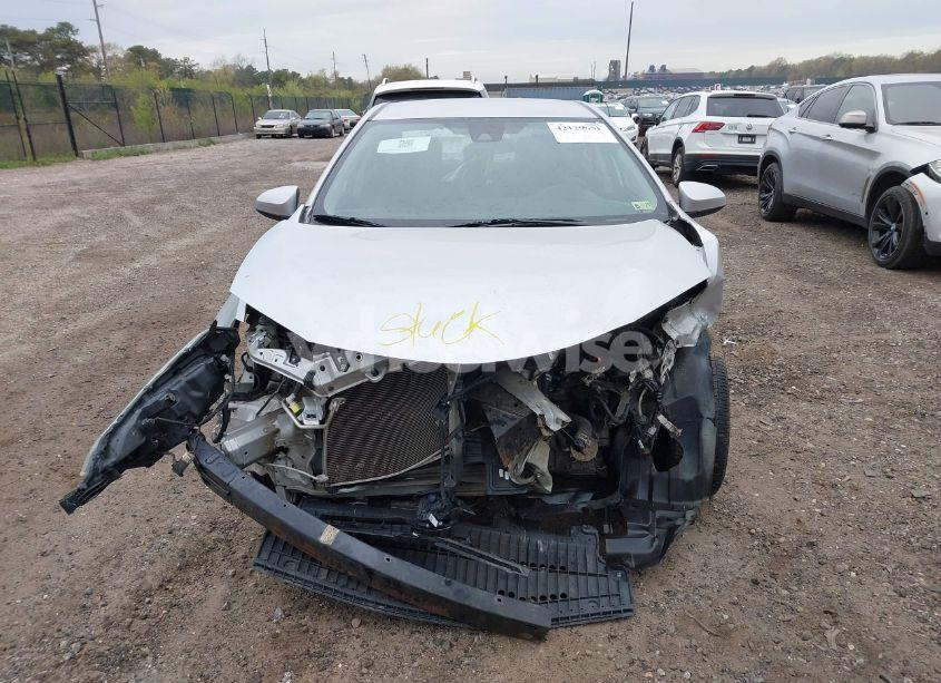 Photo 13 of 2018 Toyota Corolla LE (VIN 2T1BURHEXJC031295)