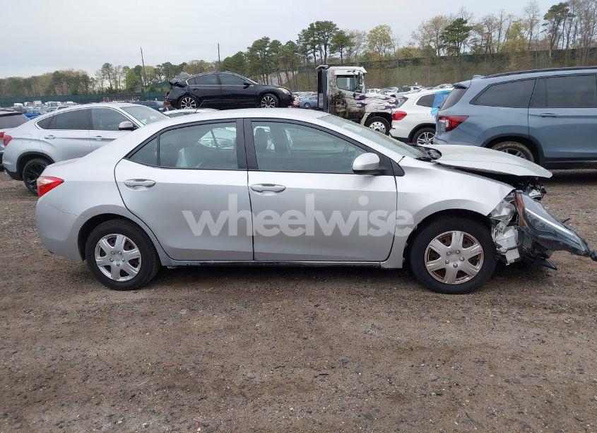 Photo 14 of 2018 Toyota Corolla LE (VIN 2T1BURHEXJC031295)