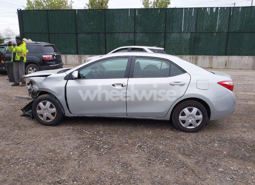 Photo 15 of 2018 Toyota Corolla LE (VIN 2T1BURHEXJC031295)