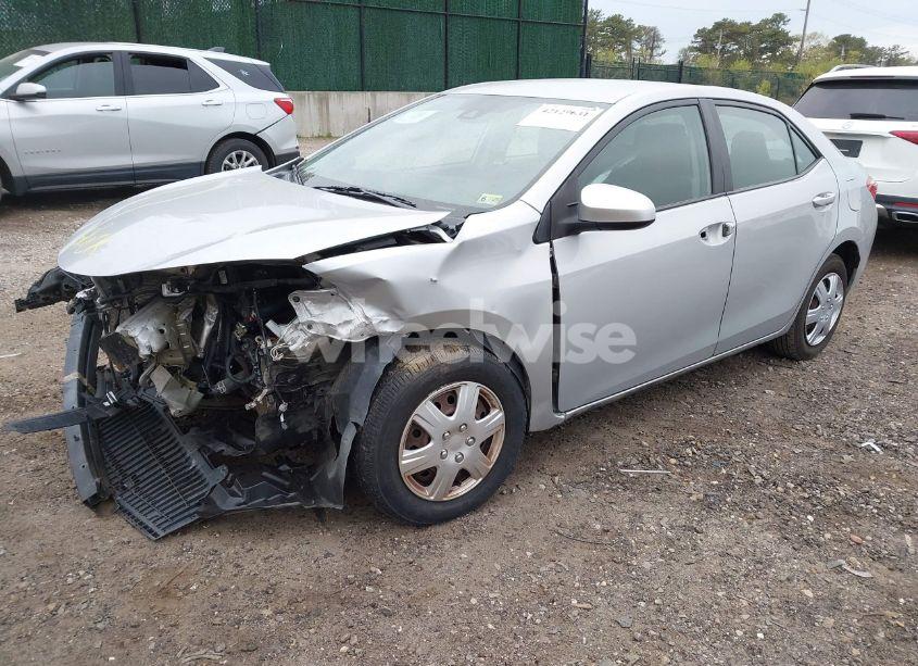 Photo 2 of 2018 Toyota Corolla LE (VIN 2T1BURHEXJC031295)