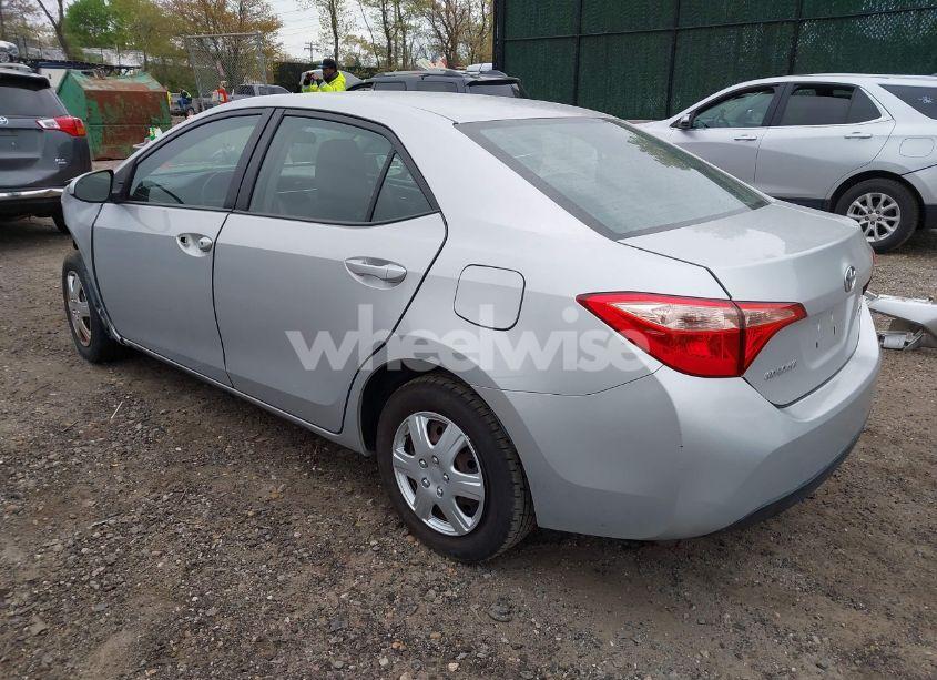 Photo 3 of 2018 Toyota Corolla LE (VIN 2T1BURHEXJC031295)