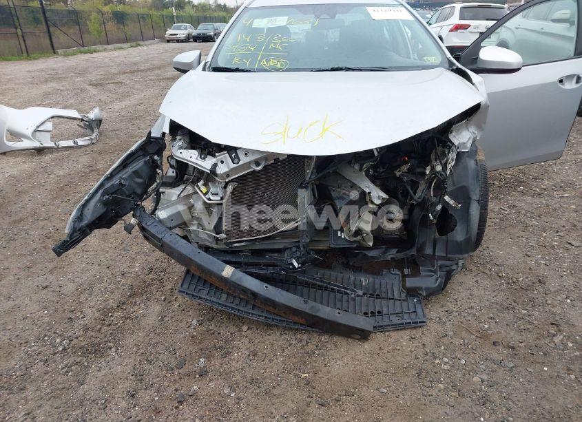 Photo 6 of 2018 Toyota Corolla LE (VIN 2T1BURHEXJC031295)
