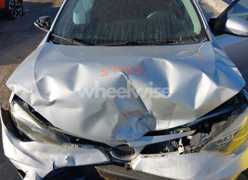 Photo 10 of 2018 Toyota Corolla L/LE/XLE/SE/XSE (VIN 2T1BURHEXJC033824)