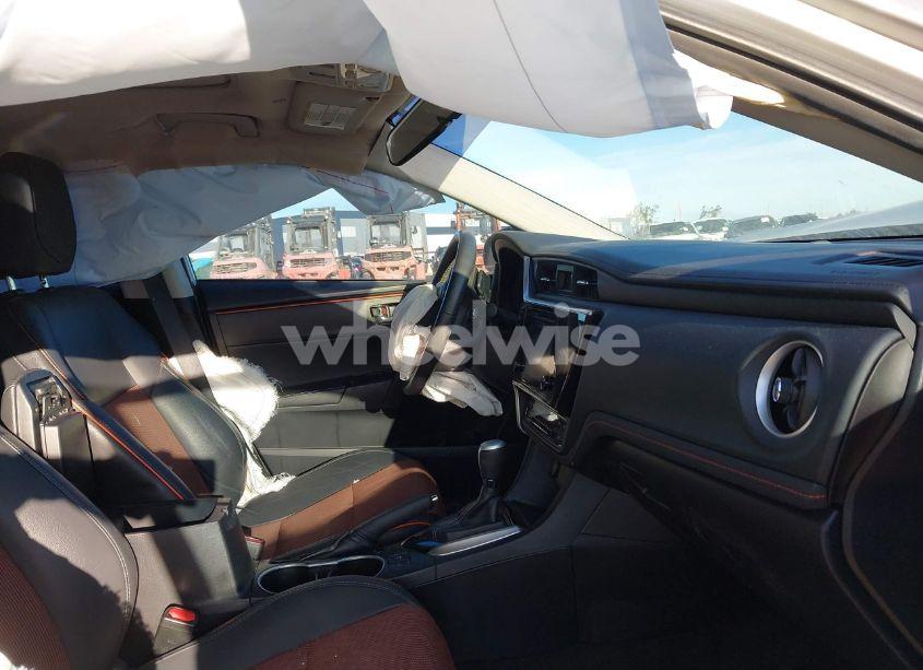 Photo 5 of 2018 Toyota Corolla L/LE/XLE/SE/XSE (VIN 2T1BURHEXJC033824)