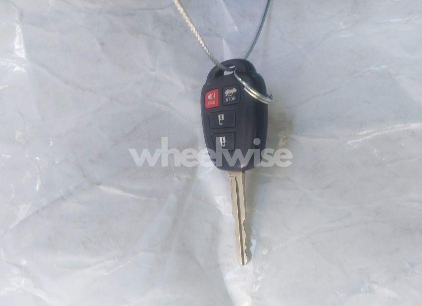 Photo 11 of 2018 Toyota Corolla SE (VIN 2T1BURHEXJC040689)