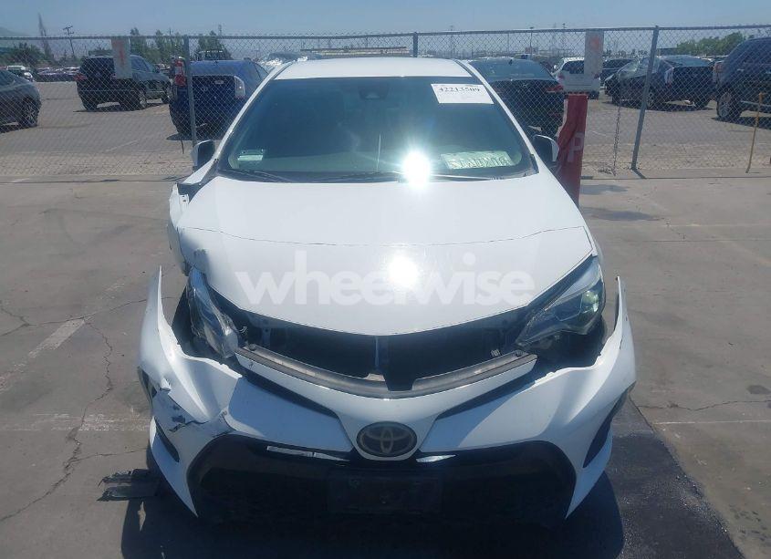 Photo 12 of 2018 Toyota Corolla SE (VIN 2T1BURHEXJC040689)