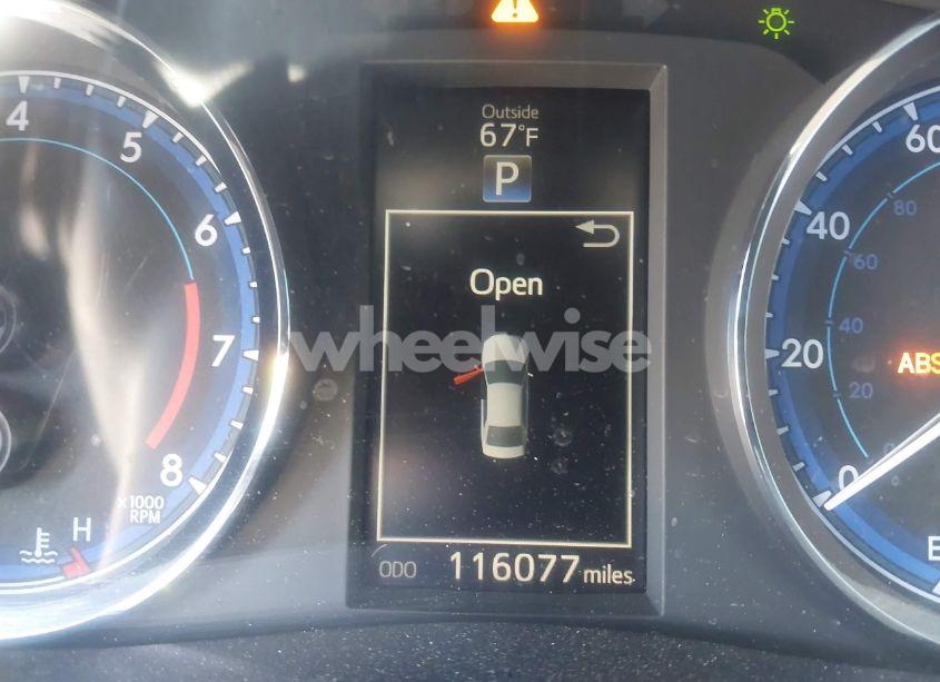 Photo 15 of 2018 Toyota Corolla SE (VIN 2T1BURHEXJC040689)