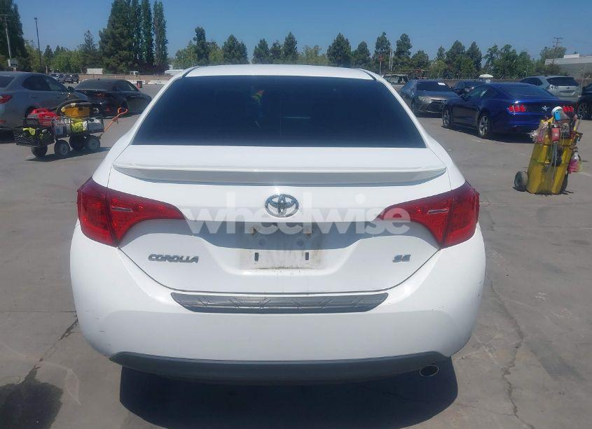 Photo 16 of 2018 Toyota Corolla SE (VIN 2T1BURHEXJC040689)