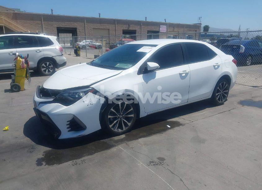 Photo 2 of 2018 Toyota Corolla SE (VIN 2T1BURHEXJC040689)