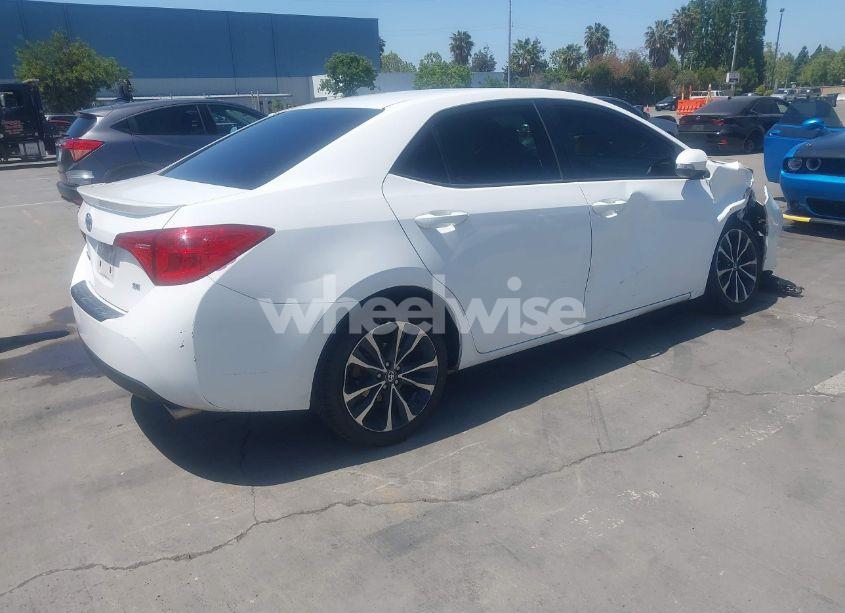 Photo 4 of 2018 Toyota Corolla SE (VIN 2T1BURHEXJC040689)