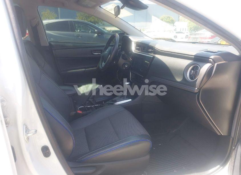 Photo 5 of 2018 Toyota Corolla SE (VIN 2T1BURHEXJC040689)