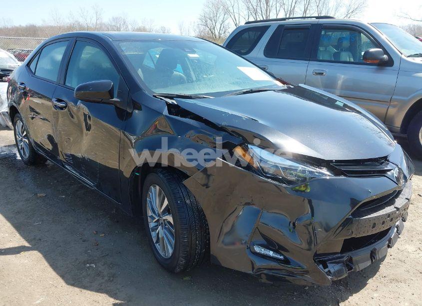 2018 Toyota Corolla XLE (VIN 2T1BURHEXJC041681) main photo