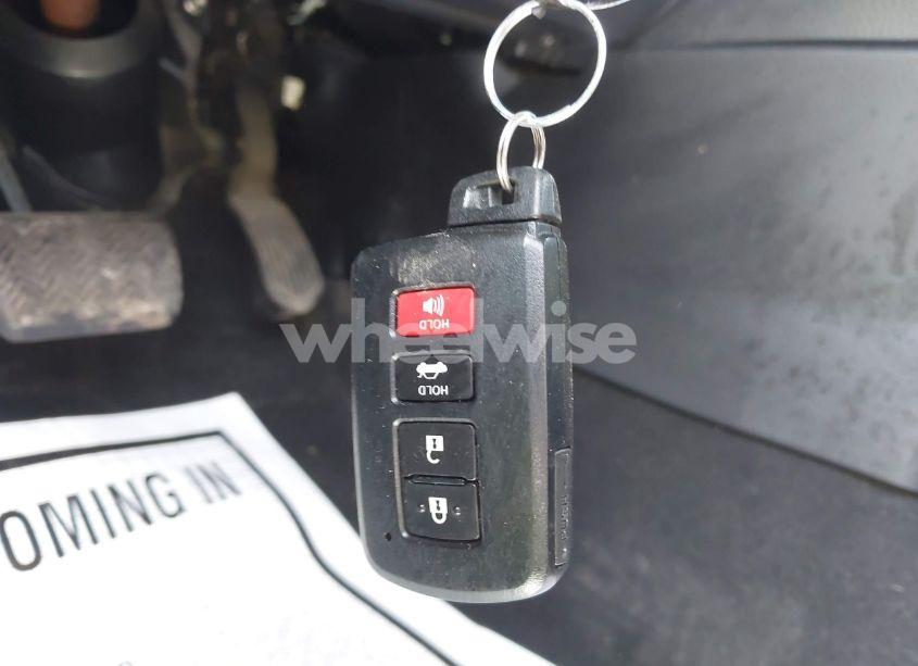 Photo 11 of 2018 Toyota Corolla XLE (VIN 2T1BURHEXJC041681)