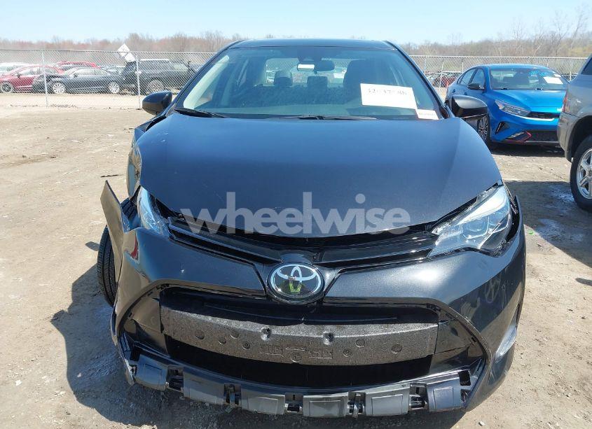 Photo 13 of 2018 Toyota Corolla XLE (VIN 2T1BURHEXJC041681)