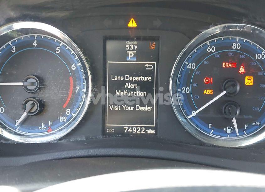 Photo 16 of 2018 Toyota Corolla XLE (VIN 2T1BURHEXJC041681)