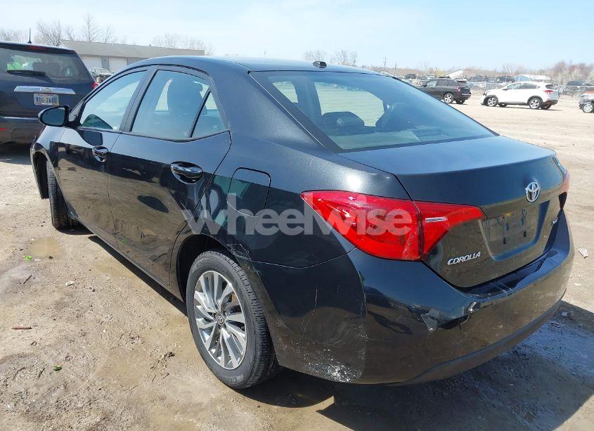 Photo 3 of 2018 Toyota Corolla XLE (VIN 2T1BURHEXJC041681)