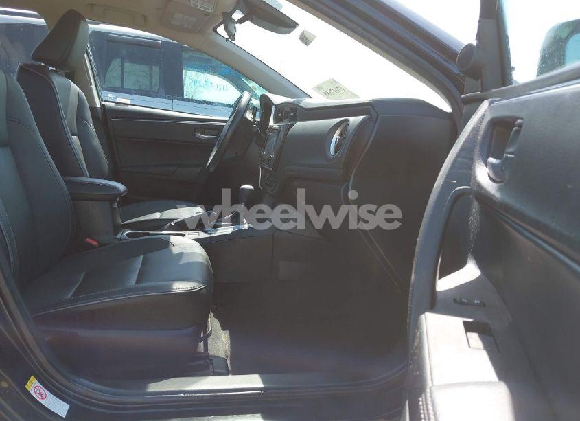 Photo 5 of 2018 Toyota Corolla XLE (VIN 2T1BURHEXJC041681)