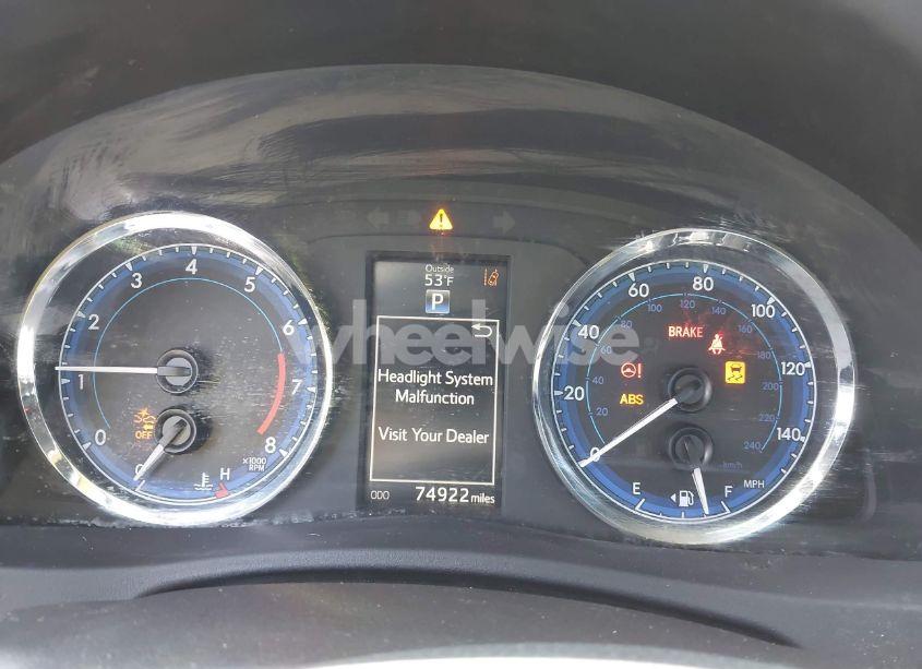 Photo 7 of 2018 Toyota Corolla XLE (VIN 2T1BURHEXJC041681)