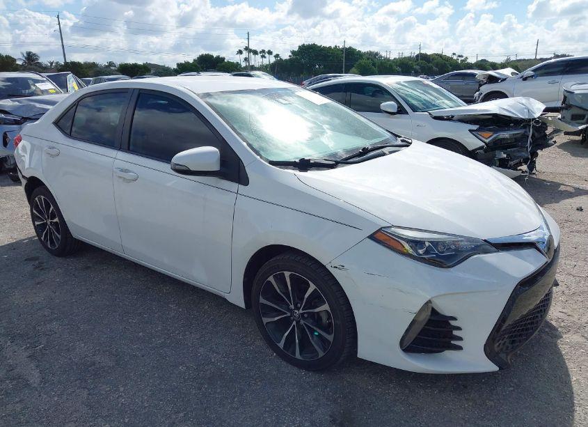 2018 Toyota Corolla SE (VIN 2T1BURHEXJC064376) main photo