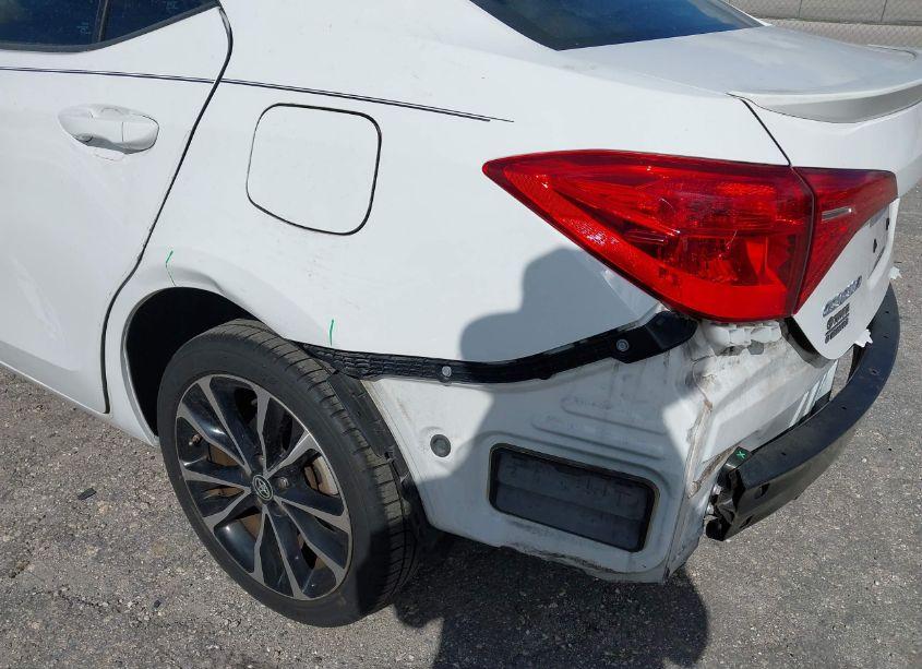 Photo 17 of 2018 Toyota Corolla SE (VIN 2T1BURHEXJC064376)