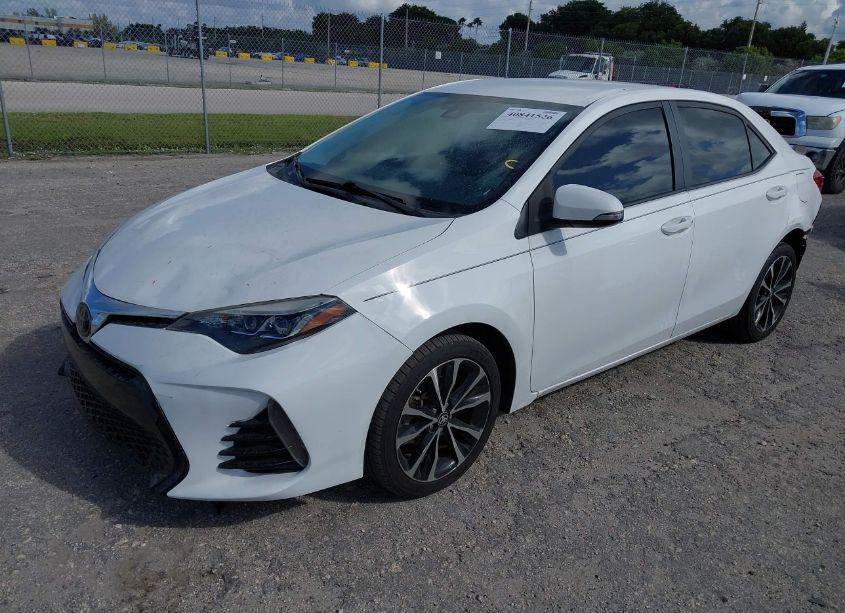 Photo 2 of 2018 Toyota Corolla SE (VIN 2T1BURHEXJC064376)