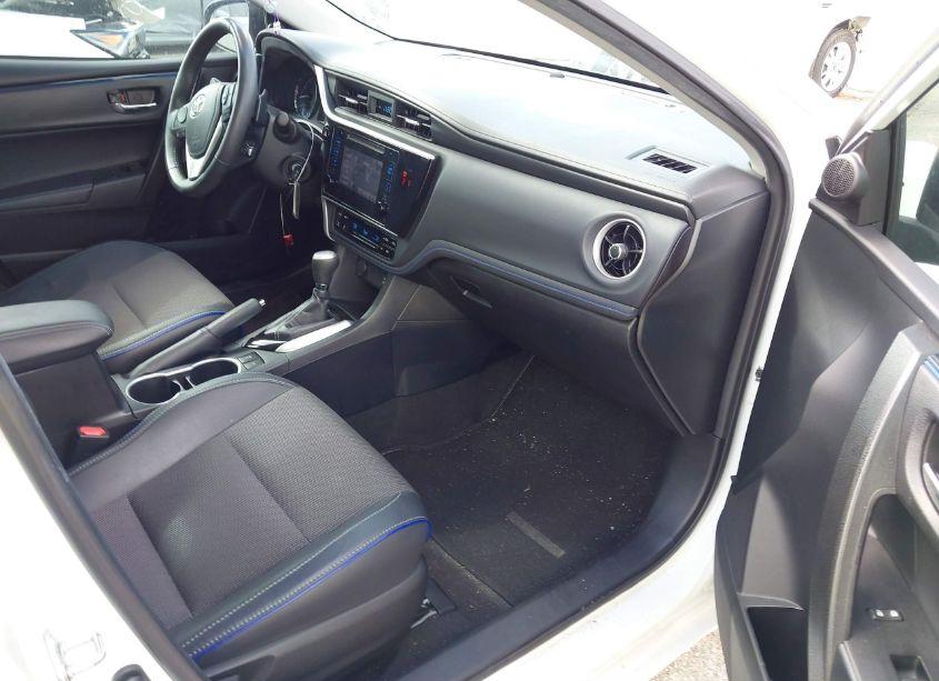 Photo 5 of 2018 Toyota Corolla SE (VIN 2T1BURHEXJC064376)