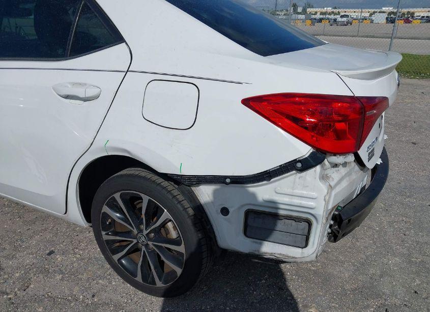 Photo 6 of 2018 Toyota Corolla SE (VIN 2T1BURHEXJC064376)