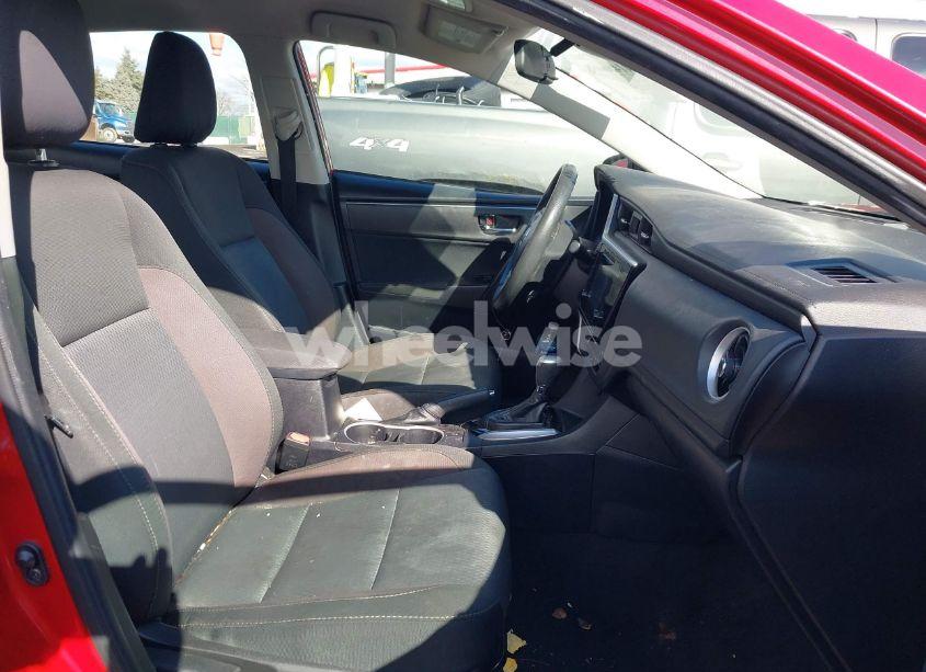 Photo 5 of 2018 Toyota Corolla LE (VIN 2T1BURHEXJC064457)