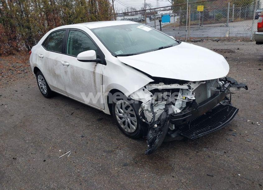 2018 Toyota Corolla LE (VIN 2T1BURHEXJC071036) main photo