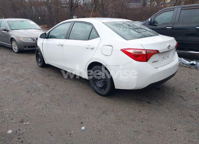 Photo 3 of 2018 Toyota Corolla LE (VIN 2T1BURHEXJC071036)