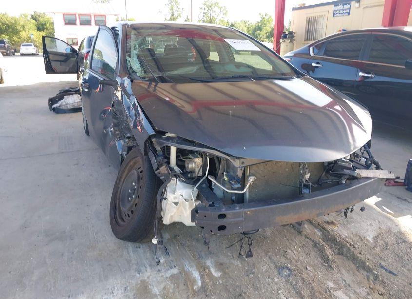 2018 Toyota Corolla LE (VIN 2T1BURHEXJC076771) main photo