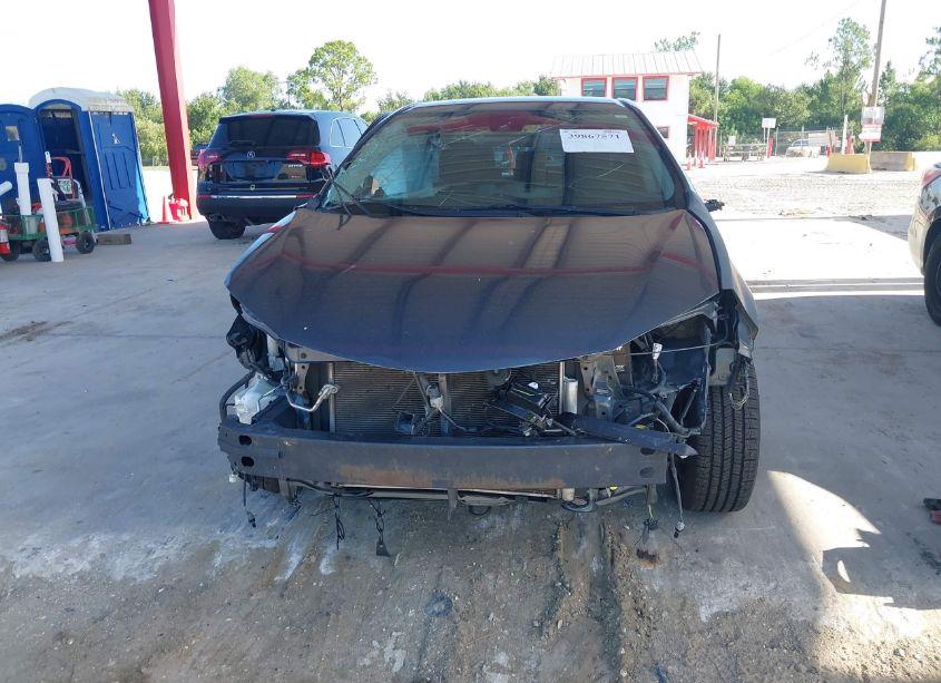 Photo 13 of 2018 Toyota Corolla LE (VIN 2T1BURHEXJC076771)