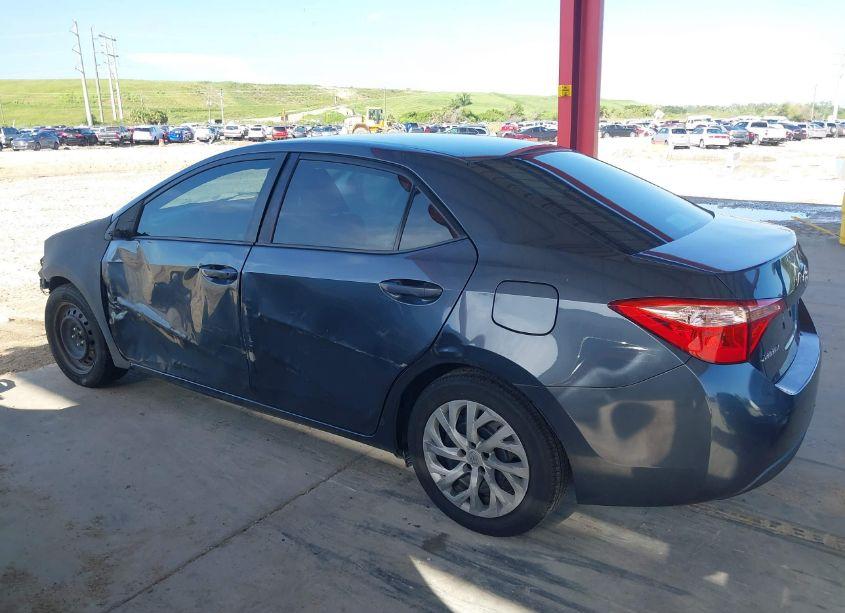 Photo 15 of 2018 Toyota Corolla LE (VIN 2T1BURHEXJC076771)